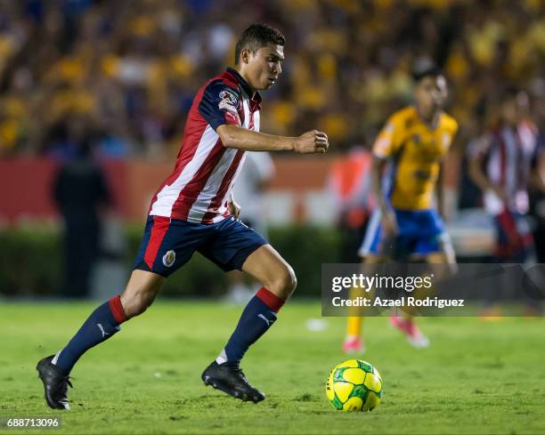 Orbelin Pineda of Chivas drives the ball during the Final first leg match between Tigres UANL and Chivas as part of the Torneo Clausura 2017 Liga MX...