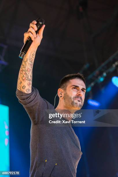 Melendi performs in concert at Palau Sant Jordi on May 26, 2017 in Barcelona, Spain.