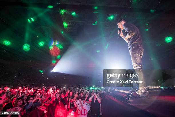 Melendi performs in concert at Palau Sant Jordi on May 26, 2017 in Barcelona, Spain.