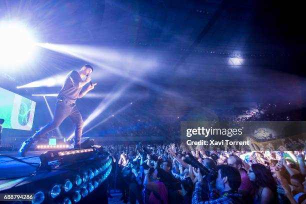 Melendi performs in concert at Palau Sant Jordi on May 26, 2017 in Barcelona, Spain.