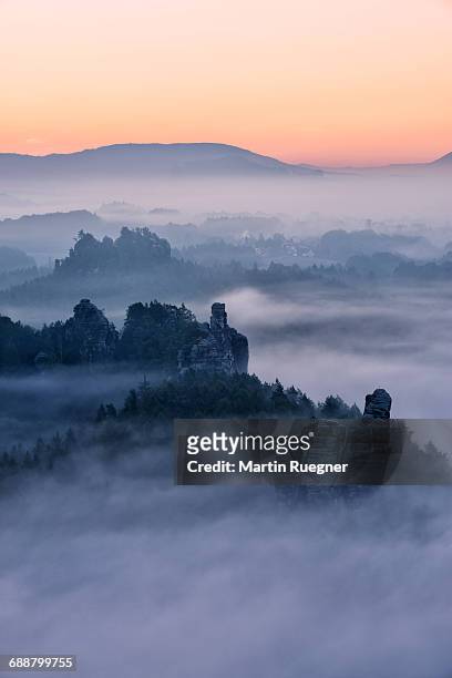 landscape with morning fog near sunrise. - elbsandsteingebirge stock-fotos und bilder