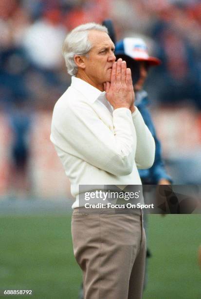 Head coach Bill Walsh of the San Francisco 49ers looks on from the sidelines during an NFL Football game at Candlestick Park circa 1983 in San...