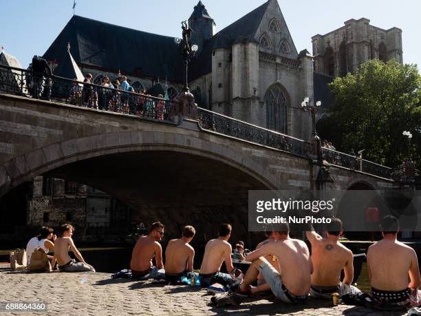 The people of Ghent and also a lot of tourists took the streets of this Belgian city during the high temperatures, on May 26, 2017.. To try to fight...
