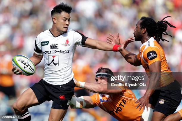 Yu Tamura of the Sunwolves makes a break against Francois Uys and Sergeal Petersen of the Cheetahs during the Super Rugby Rd 14 match between...