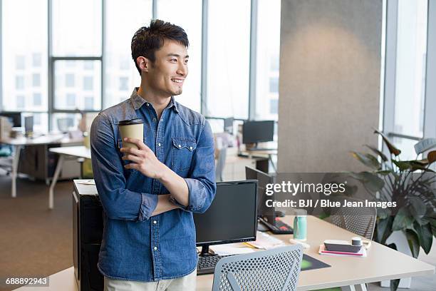 young man taking a coffee break - office desk top view stockfoto's en -beelden