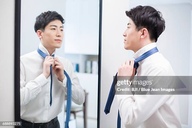 tie a tie mirrored