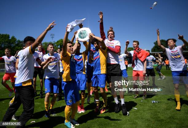 The team of Braunschweig celebrates winning the DFB Juniors Cup Final 2017 between Eintracht Braunschweig U19 and FC Carl Zeiss Jena U19 at Stadion...