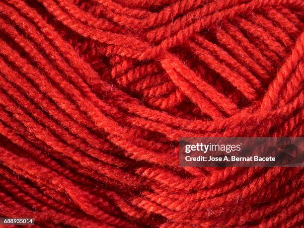 full frame of the threads of a skein of red wool - lana fotografías e imágenes de stock