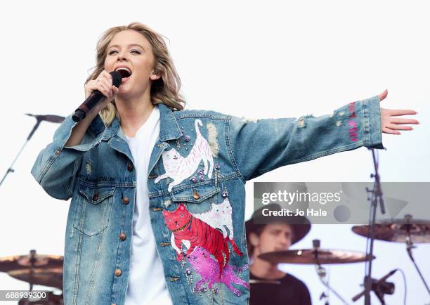 1,064 Zara Larsson 2017 Stock Photos, High-Res Pictures, and Images