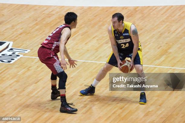 Tommy Brenton of the Tochigi Brex handles the ball during the B. League final match between Kawasaki Brave Thunders and Tochigi Brex at Yoyogi...