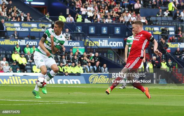 Jonny Hayes of Aberdeen scores the opening goal during the William Hill Scottish Cup Final between Celtic and Aberdeen at Hampden Park on May 27,...