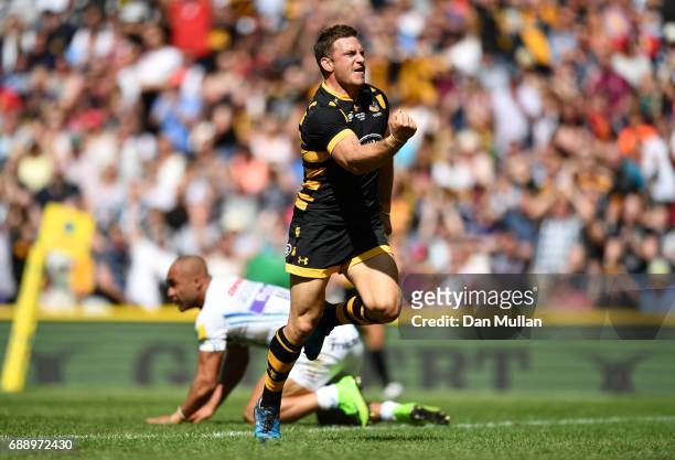 Jimmy Gopperth of Wasps celebrates scoring his sides first try as Olly Woodburn of Exeter Chiefs is dejected during the Aviva Premiership Final...
