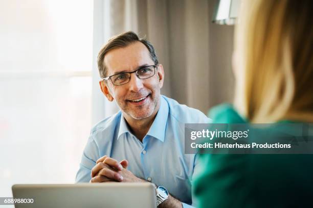 businessman impressed with colleagues ideas - 2017 review stockfoto's en -beelden