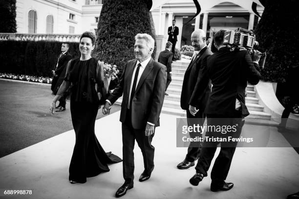 Lisa Hoffman and Dustin Hoffman arrive at the amfAR Gala Cannes 2017 at Hotel du Cap-Eden-Roc on May 25, 2017 in Cap d'Antibes, France.