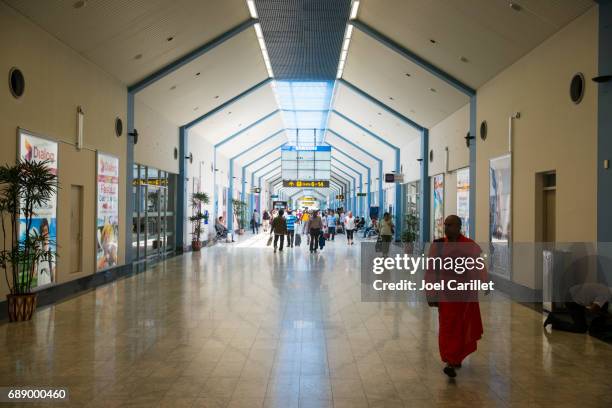 bandaranaike international airport in colombo, sri lanka - colombe stock-fotos und bilder