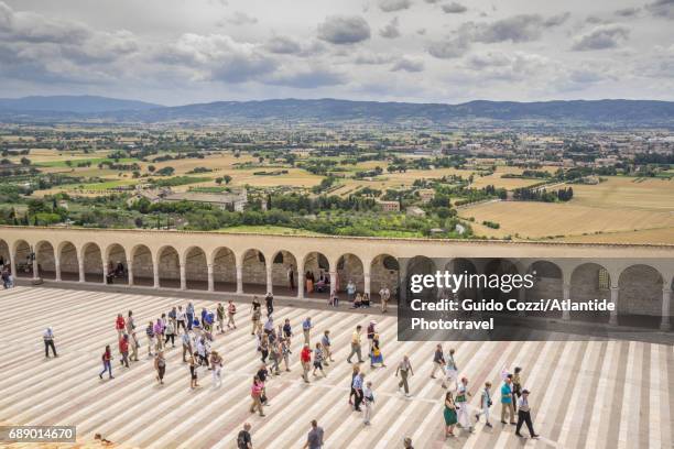 basilica di san francesco di assisi - assisi stock pictures, royalty-free photos & images