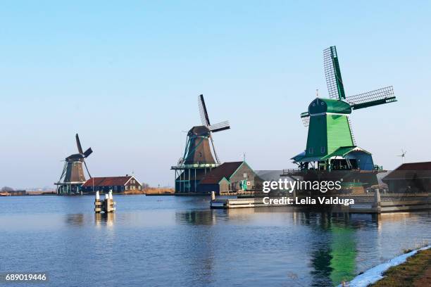 the mills of zaanse schans. - zaandam stock-fotos und bilder