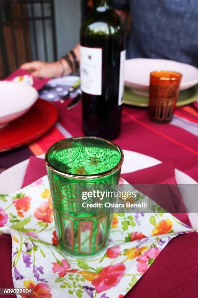 summer table in italy - pranzo stock-fotos und bilder