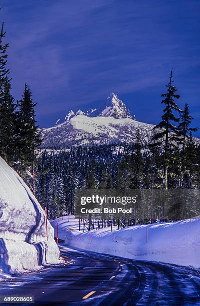 three fingered jack and ski area access - cheminée de fée photos et images de collection