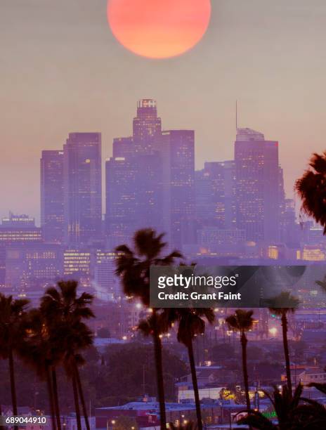cityscape at dusk. - los angeles california fotografías e imágenes de stock
