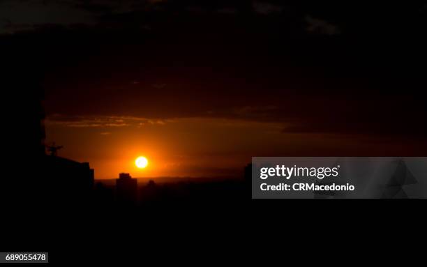 the power and beauty of the sun. - crmacedonio imagens e fotografias de stock