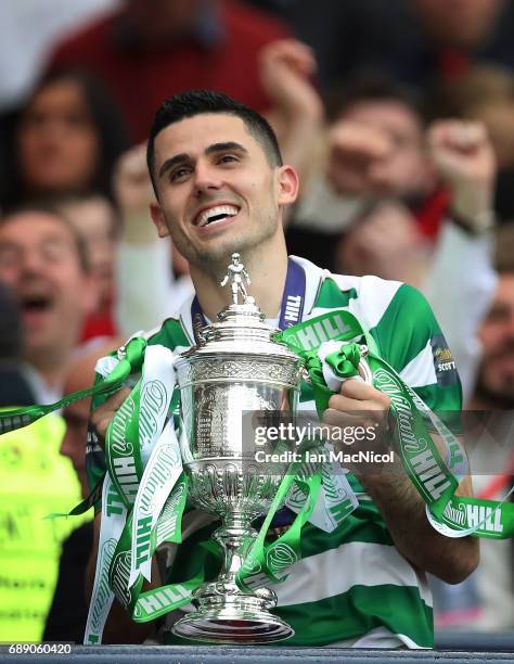 Tom Rogic of Celtic lifts the trophy during the William Hill Scottish Cup Final between Celtic and Aberdeen at Hampden Park on May 27, 2017 in...