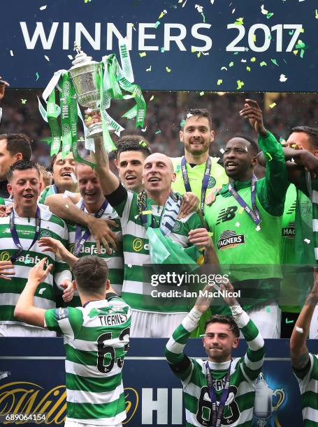 Scott Brown of Celtic lifts the trophy during the William Hill Scottish Cup Final between Celtic and Aberdeen at Hampden Park on May 27, 2017 in...