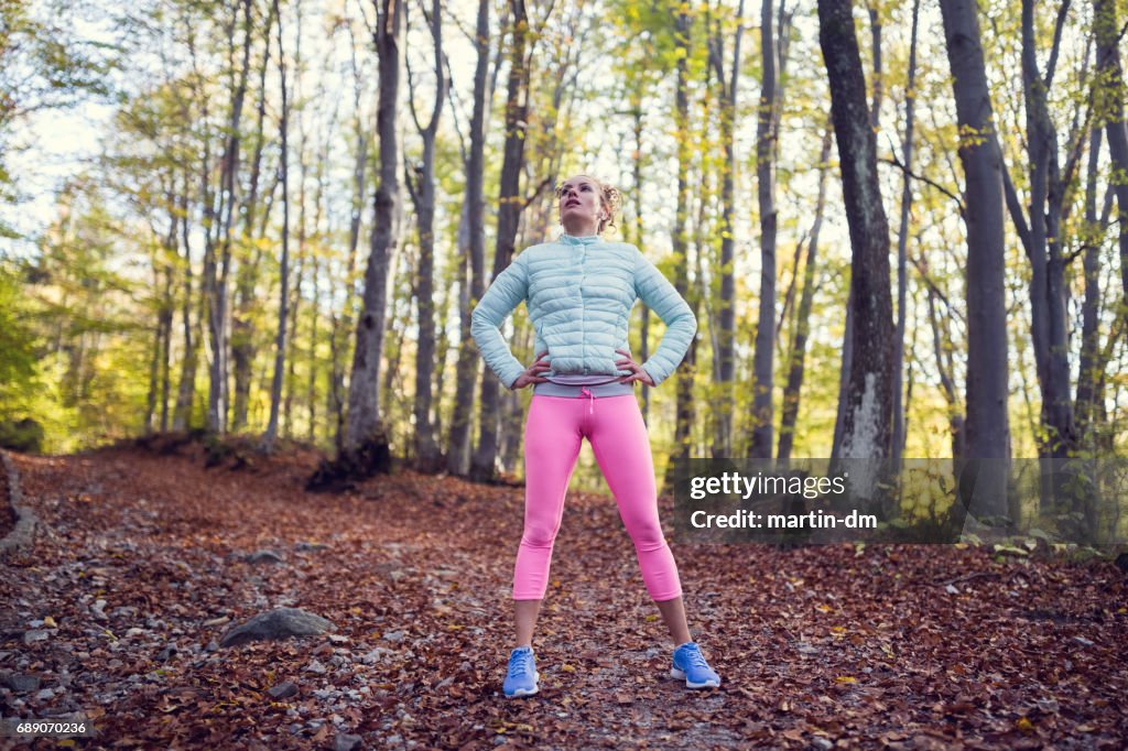 Détente sportive dans la forêt