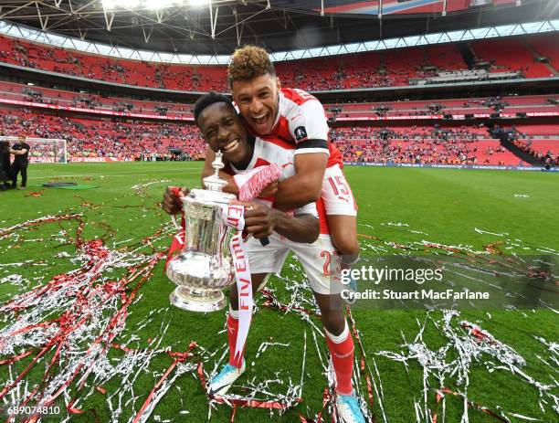 Arsenal's Danny Welbeck and Alex Oxlade-Chamberlain celebrate after the Emirates FA Cup Final between Arsenal and Chelsea at Wembley Stadium on May...