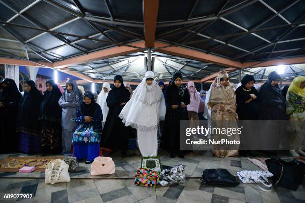 Muslims are during the first tarawih prayer first day of Ramadan in a Mosque in Bangkok, Thailand May 27, 2017.