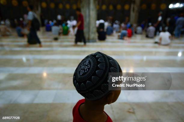 Boy while people prepare to break the fast on the first day of Ramadan in a Mosque in Bangkok, Thailand May 27, 2017.