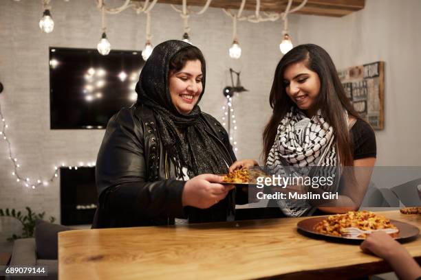#muslimgirls iftar for ramadan - breaking fast - muslimgirlcollection ストックフォトと画像