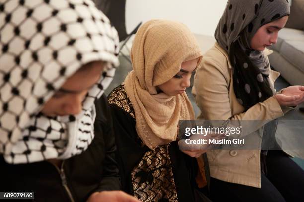 #muslimgirls iftar for ramadan - praying - muslimgirlcollection ストックフォトと画像