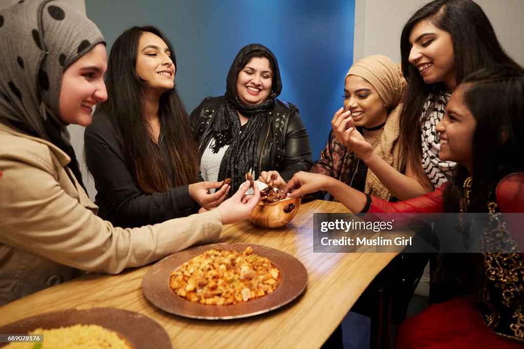 #MuslimGirls Iftar for Ramadan - Sharing Dates