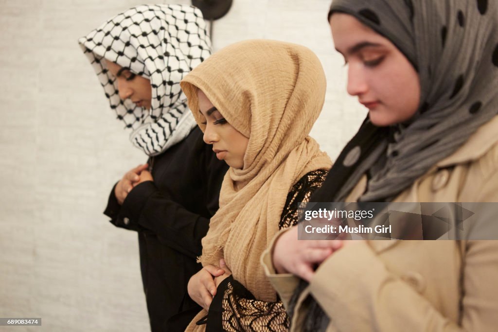 #MuslimGirls Ramadan - Group Prayer