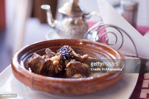 moroccan lamb tajine dish - tajine fotografías e imágenes de stock