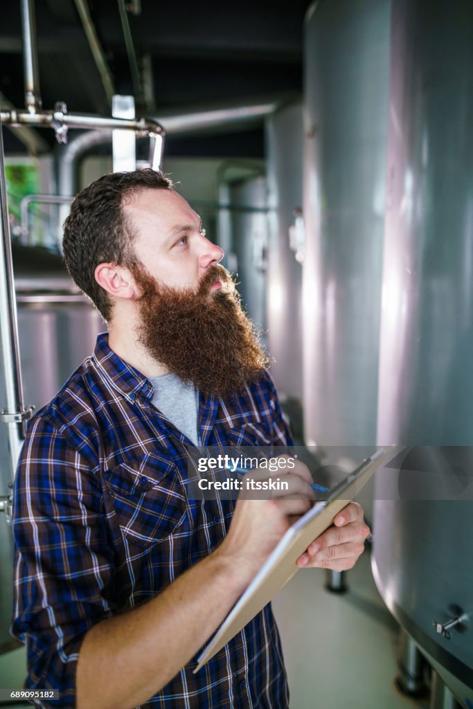 Master works in the brewery: beer testing, making remarks, quality control