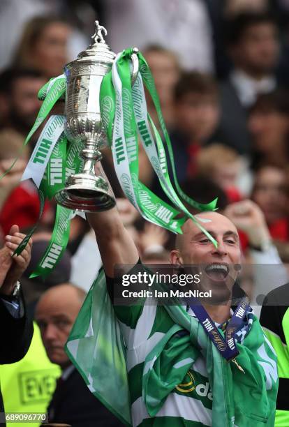 Scott Brown of Celtic lifts the trophy during the William Hill Scottish Cup Final between Celtic and Aberdeen at Hampden Park on May 27, 2017 in...