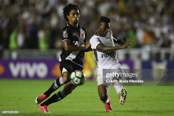 Douglas of Vasco struggles for the ball with Léo Pelé of Fluminense during a match between Vasco and Fluminense part of Brasileirao Series A 2017 at...