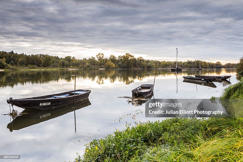 Traditional wooden boats on the Loire River, Franc