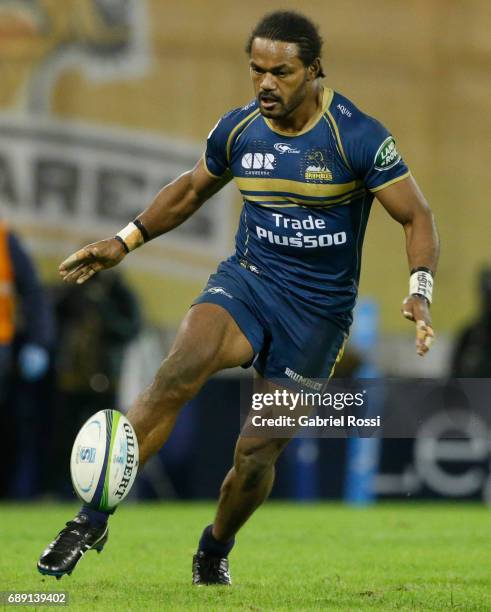 Henry Speight of Brumbies kicks the ball during a match between Jaguares and Brumbies as part of Super Rugby Rd 14 at Jose Amalfitani Stadium on May...