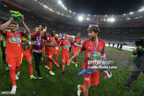 Maxwell of Paris Saint-Germain celebrate the cup with teammates after the French Cup Final match between Paris Saint-Germain and SCO Angers at Stade...