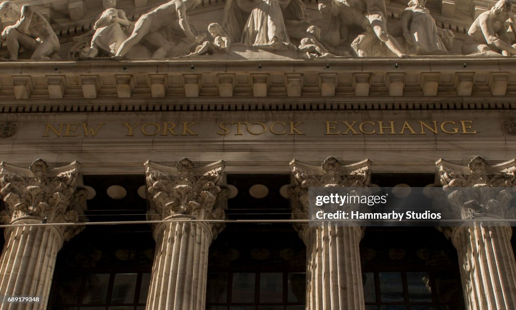 Niedrigen Winkel Ansicht der New York Stock Exchange in Lower Manhattan, New York City