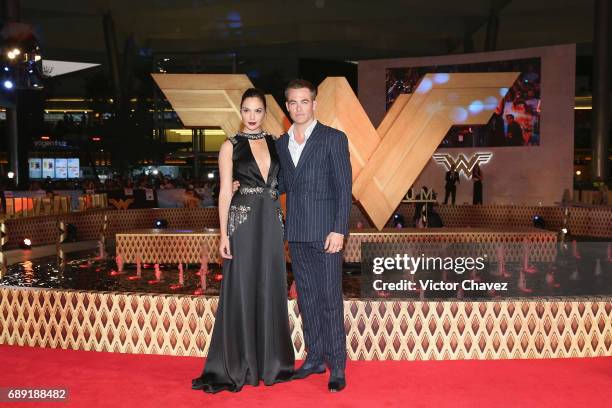 Actress Gal Gadot and actor Chris Pine attend the "Wonder Woman" Mexico City premiere at Parque Toreo on May 27, 2017 in Mexico City, Mexico.