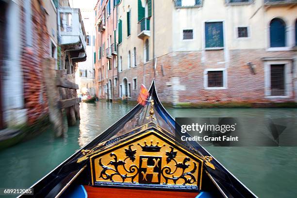 gondola. - gondola traditional boat foto e immagini stock