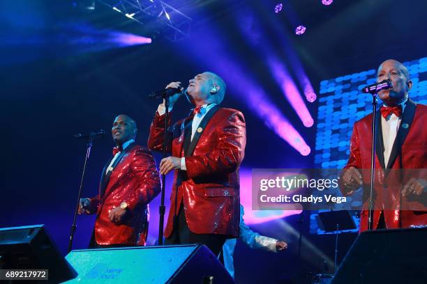 Jerry Rivas El Gran Combo Photos and Premium High Res Pictures - Getty Images