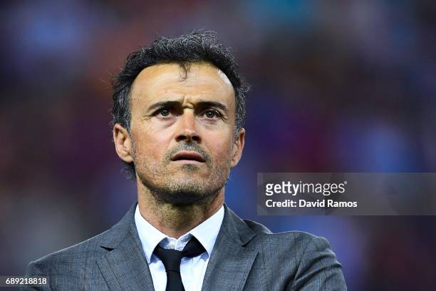 Head coach Luis Enrique of FC Barcelona looks on during the Copa Del Rey Final between FC Barcelona and Deportivo Alaves at Vicente Calderon stadium...