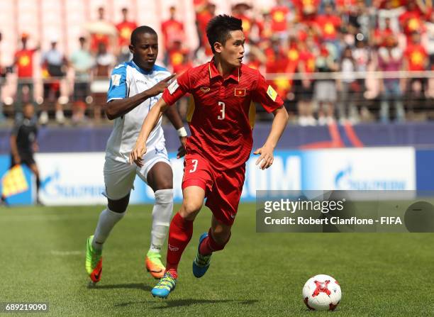 Tan Sinh Huynh of Vietnam runs with the ball during the FIFA U-20 World Cup Korea Republic 2017 group E match between Honduras and Vietnam at Jeonju...