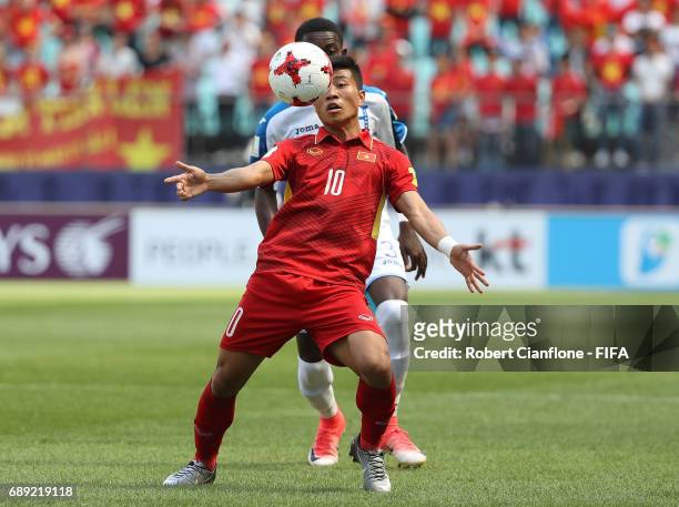 Thanh Binh Dinh of Vietnam controls the ball during the FIFA U-20 World Cup Korea Republic 2017 group E match between Honduras and Vietnam at Jeonju...
