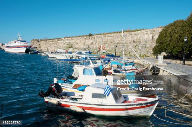 boats in kos town harbour before a wall of the castle of the knights. - kos stock-fotos und bilder